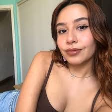 Courtney Munro's Instagram, Twitter & Facebook