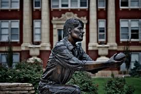 Called To Serve A Statue On The Campus Of Tabor College In Hillsboro Ks The Lohrenz Building One Of The Original Buildings On Statue Photo Buddha Statue
