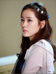 All of the images displayed are of unknown origin. Unique Hd Wallpapers 4u Son Ye Jin Beautiful Hd Wallpaper Free Korean Actresses Actresses Korean Actress