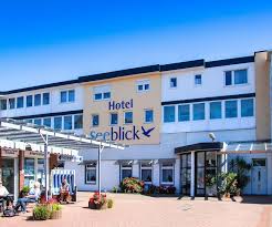 Ein kurzer spaziergang führt sie zu mehreren bars, restaurants und geschäften. Appartement Hotel Seeblick Horumersiel Schillig Wangerland Unterkunfte