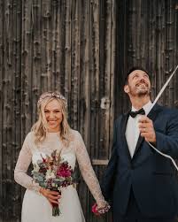 Bild Konnte Enthalten Eine Oder Mehrere Personen Personen Die Stehen Und Hochzeit Regram Via Jonathandeis P Hochzeitsfotograf Hochzeit Hochzeitsfoto Idee