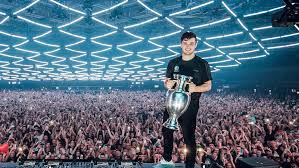 With tenor, maker of gif keyboard, add popular martin garrix animated gifs to your conversations. Der Weltstar Dj Und Produzent Martin Garrix Mischt Den Sound Fur Die Uefa Euro 2020 Die Uefa Uefa Com