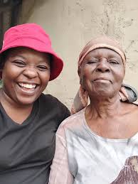 Decorative toilet paper holder opinions and reactions