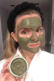 This Mud Mask Tightens Pores in 2 Minutes