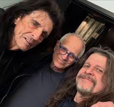 Doug Lunn, the great man, has left the building. He was my dear friend,  longtime bassist (20 years!), and there will be no replacing him. Not