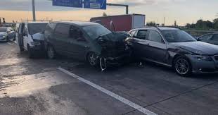 A középső sávban haladó kamion . Index National Serious Accident On M0 Driving Time In Szigetszentmiklos Increased By One Hour