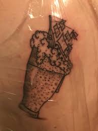 De har återgått till att backa upp socialdemokraterna mycket mer än tidigare, och flera vill även visa hur mycket de backar upp statshälsomyndigheten och deras statsepidemiolog anders tegnell. Infekterad Tatuering Symptom