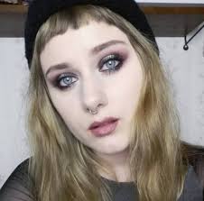 La estrella británica #Adele ya tiene una 'gemela'. Se trata de Ellinor  Hellborg, una sueca de 22 años que ha causado conmoción en las redes  sociales por el parecido con la cantante.