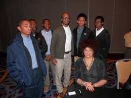 Uncf Empowerme Tour Our Students With Actress Comedienne Kim Coles Career Education Student Higher Education
