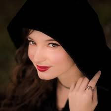 The Never Tales: Volume One (Tales Retold): Carter, Hannah, Hill, Anne J.,  Eden, Brittany, Skelly, AJ, Hamm, Cassandra, Barnett, Emily, Green, Kayla  E., Seedat, Maseeha, Roberts, Savanna, Kay, Annie: 9781956499094:  Amazon.com: Books