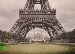 these color photos of paris were shot 100 years ago tour eiffel paris tour eiffel la tour eiffel