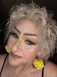 Who wears yellow, trusts her beauty 💛 💛 💛 💛