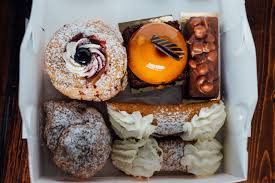 Alati Caserta Charmante Patisserie Typiquement Italienne De La Rue Dante Good Bakery Dessert Shop Dessert Lover