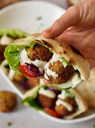 Dieses Traditionelle Falafel Rezept Kann Man Zu Hause Ganz Einfach Selber Machen Die Veganen Ballchen Sind Aussen Knusprig In 2021 Falafel Recipe Falafel Vegan Cooking