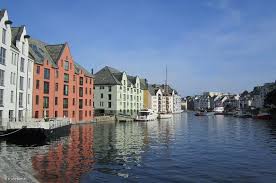 Travellers either arrive on a cruise ship, by plane or drive from oslo to explore our vikings . Kreuzfahrten Nach Alesund Bredsund 2021 2022 Schiffsreisen