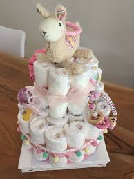 Fassen sie nun jeweils drei windeln. Windeltorte Madchen Babygirl Lama Babyshowergifts Itsagirl Windeltorte Madchen Anleitung Windeltorten Madchen Geschenke Zur Geburt Madchen
