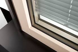 Jalousie im scheibenzwischenraum einige hersteller setzen in den scheibenzwischenraum jalousien ein, die sich manuell oder mit einem elektromotor bedienen lassen. Integrierte Sonnenschutz Technologie Unilux Gmbh Pressemitteilung Pressebox