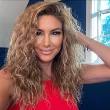 Goodmorning ☀️ Big smiles today! 😁❤️ Why, you may ask? The trailer of the  film I produced, directed, and starred in, Wineville, has officially been  released! 🤗 Thank you to everyone who