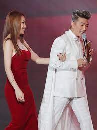 Đàm khi về đây biểu diễn là khoảng 200 triệu họa mi tóc nâu mỹ tâm hiện đang là một trong những ca sĩ sở hữu lượt fan đông đảo nhất, nhì việt nam. Ä'am VÄ©nh HÆ°ng Náº¯m Tay Diu Má»¹ Tam Ngoi Sao