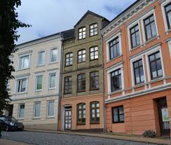 Es gibt zwar nicht besonders viel platz, aber mit ein paar kreativen einrichtungsideen lässt. 1 Zimmer Wohnung Zu Vermieten Marienstr 48 24937 Flensburg Altstadt Mapio Net