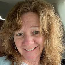 Show me your backsplash with cream cabinets.