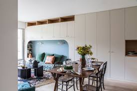 Un 50 M2 Moderne Et Modulable A Versailles En 2020 Petite Salle A Manger Sallon Salle A Manger Salons Parisiens