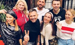 Sylwester z polsatem to okazja żeby pobawić się przy hitach wielkich gwiazd! Sylwestrowa Moc Przebojow Z Polsatem Prowadzacy Na Scenie Debiutantka Super Express Wiadomosci Polityka Sport