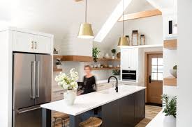 The chic style isn't going anywhere anytime soon since it holds the quaint appearance of the classic farmhouse while tying in the important components of a modern home. Inside A Modern Farmhouse Style Bungalow In Okotoks Avenue Calgary