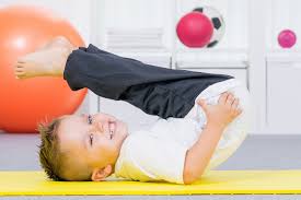 Rückenübungen kinder kinder / figur training mit hanteln! Turnen Im Kindergarten Die Besten Ubungen Und Ideen Furs Kitaturnen