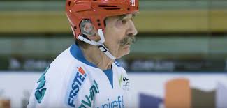 Mark Sertich: der wahrscheinlich älteste Eishockeyspieler der Welt •  AlterNEUdenken