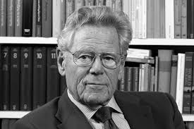 Er wurde 93 jahre alt. Syqpsuqzg5wwgm