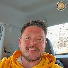 Evan Lockwood's Instagram, Twitter & Facebook