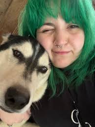 Hi julle, Ons bure se pitbull het uit gekom met 'n inbraak so ongeveer 1  uur, 2 uure terug. Dit is 'n wyfie. Kontak asseblief Viaan 084 244 8475  Jaysone 082 850 1419 Jaysone Van Der Merwe