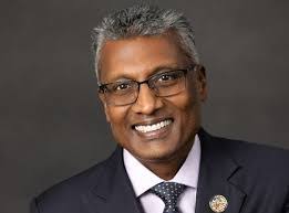 Daniel Coolidge's Instagram, Twitter & Facebook