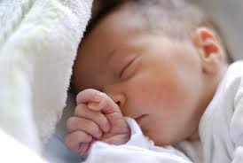 Wann ein baby die nacht durchschläft ist individuell sehr verschieden. Wie Viel Schlaf Braucht Ein Baby Schlafbedarf Im 1 Und 2 Lebensjahr