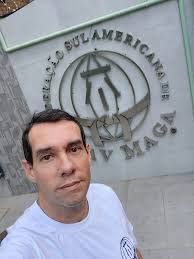 Treinar nunca é demais! Viajar para aprender, evoluir e me aperfeiçoar faz  parte do meu compromisso como professor de Krav Maga. Hoje foi dia de  treino intenso na Federação Sul-Americana de Krav