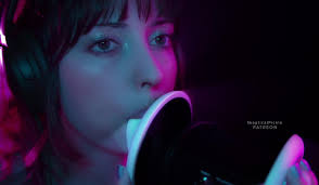 SkepticalPickle ASMR - Ultra bassy and visually pleasing ear licking  (golden tier)