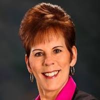 Julie Opp's Instagram, Twitter & Facebook