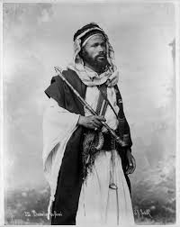 أرض الذكريات Pa Twitter الغليون 1914م لباس رجل بدوي من شمال افريقيا كذلك الملاحظ انه يتفاخر بالغليون لذا تجده مهتم به من زخرفة ووضع سلاسل عليه Https T Co Lzpknsljne