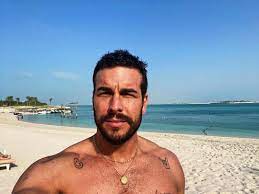 Emocionado de presentaros junto a mi nuevo compañero @mario_casas_ el nuevo perfume the icon. 780 6k Likes 8 627 Comments Mario Casas Mario Houses On Instagram Inabudhabi Square Sunglasses Men Mario Mirrored Sunglasses Men