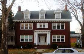 Wenn die scheunentore zu sind, ist nicht zu erahnen, was sich in der scheune verbirgt. Datei William And Sue Damour House Jpg Wikipedia