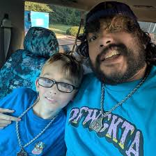 27 yr old stuck at a job that may pay the bills but dosent benefit me at  all cause I live in GA but job is in SC. Looking to find a