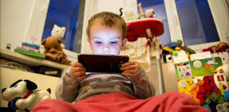 Estos y otros juegos más, hoy en día en su mayoría ya no existen, debido a que los tiempos ya no son los mismos, anteriormente no existían muchos televisores, ni video, ni nitendo, ni computadoras, ni se conocía la palabra droga, la vida sana que antes se disfrutaba, sin ningún peligro, ahora en nuestro días no existe, ni se ven niños. Ni Medicos Ni Policias Hoy Los Ninos Juegan A Ser Youtubers