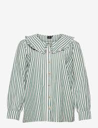 Den har en klassisk krage, gennemgående knapper foran og lange ermer som avsluttes med manchet. Shirt Cotton Plus Size Stripes Ruffles Green 319 96 Kr Zizzi Boozt Com
