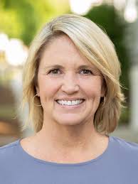 Denise Kinney's Instagram, Twitter & Facebook