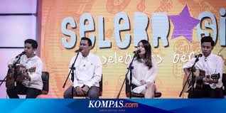 Chorus a sio mama e d a e beta rindu mau pulange a sio mama e b e mama suliakurus lawange a beta balom balas mama d a mama pung cape sio doloe. Lirik Dan Chord Lagu Orang Ketiga Dari Hivi Halaman All Kompas Com