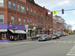 Another Little Town I Wouldn T Mind Living In Farmington Maine There S One Of My Favorite Little Stores There On The Left Farmington Maine Maine Farmington