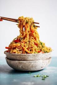 Best Whole30 Asian Garlic Noodles You Will Ever Have These Spicy Paleo Noodles Can Be Served Hot Whole 30 Recipes Whole30 Dinner Recipes Easy Whole 30 Recipes