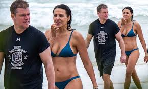 He S A Lucky Guy Matt Damon S Wife Luciana Barroso 43 Flaunts Jaw Dropping Bikini Body Daily Mail Online Luciana barroso esposa de matt damon le pide $140 millones por su divorcio. matt damon s wife luciana barroso 43