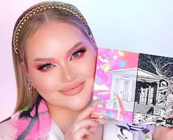 Or when you really squint your eyes a blur of black#nikkietutorials. Nikkietutorials 19 Facts About Youtuber Nikkie De Jager You Need To Know Popbuzz